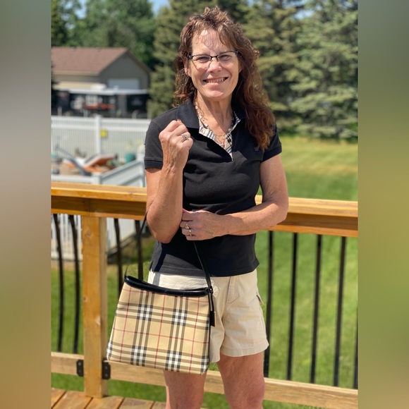 Meet your Posher, Next Show Coming soon! Cast your Vote! Melissa..& family❤️ - Picture 15 of 15